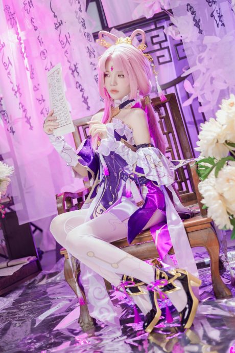 桜桃喵符玄COS：再现星穹铁道太卜大人的性感与智慧