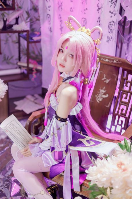 桜桃喵符玄COS：再现星穹铁道太卜大人的性感与智慧