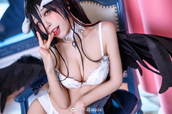 Overlord水淼aquaCOS：演绎比基尼雅儿贝德的性感与可爱-cos图咖
