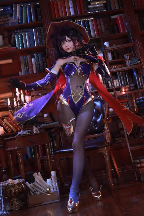 水淼aqua莫娜COS：完美重现原神占星术士的性感与可爱